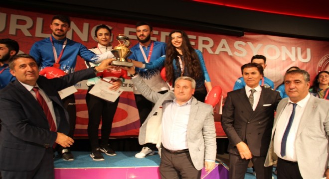 Curling şampiyonlarına görkemli tören 